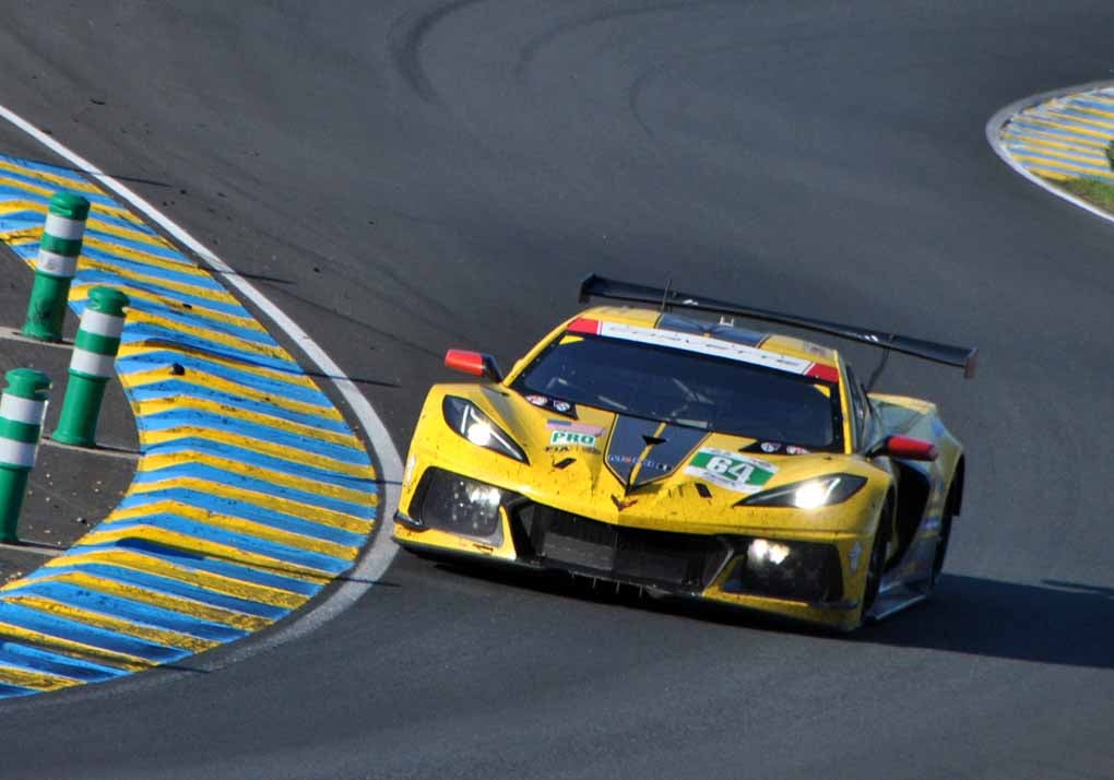 Chevrolet Corvette C8R 24 Hours of Le Mans 2022 18"x12" Print