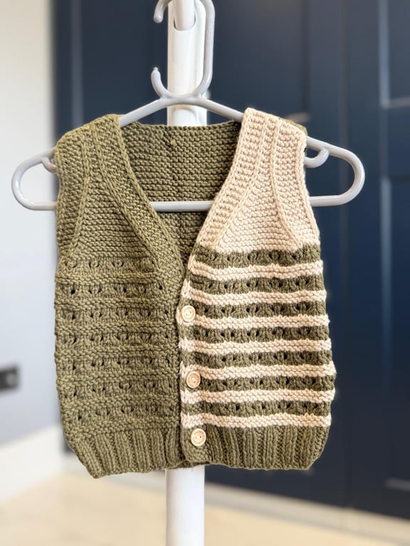 Hand-Knitted Baby V-Neck Vest with Stripe & Textured Detail – Khaki&Beige(9-12m)