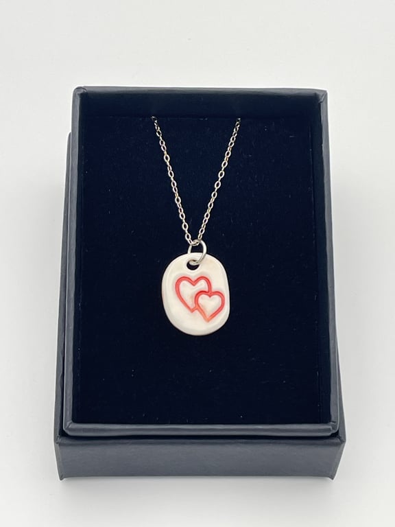 NEW! Cute oval porcelain necklace with entwined red hearts