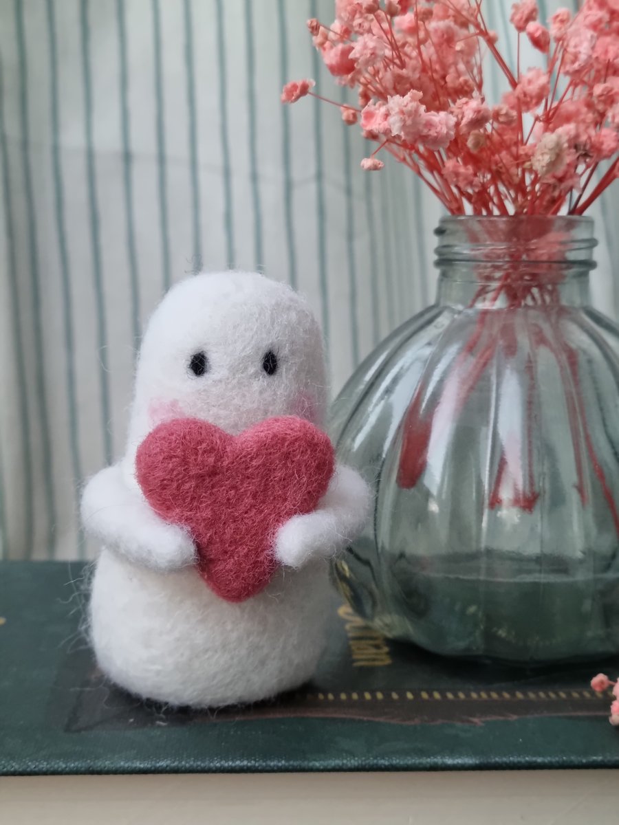 "The Lonely Hearts Club" Needlefelt Ghost Valentine Collection - Love Bug