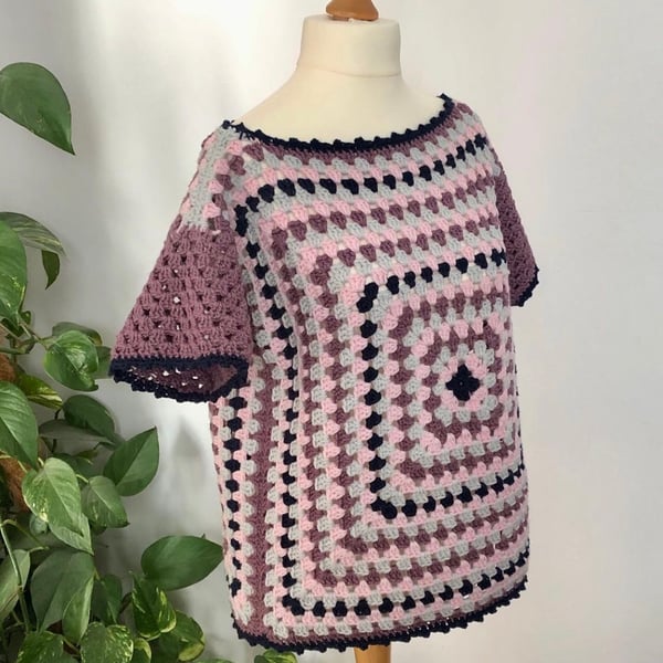 Ladies crochet boatneck top. UK size 12. Short sleeves. Multicoloured.
