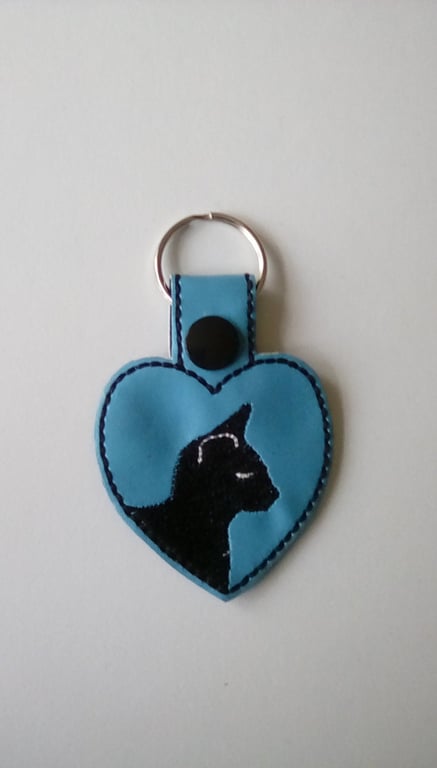 657. Cat heart keyring.