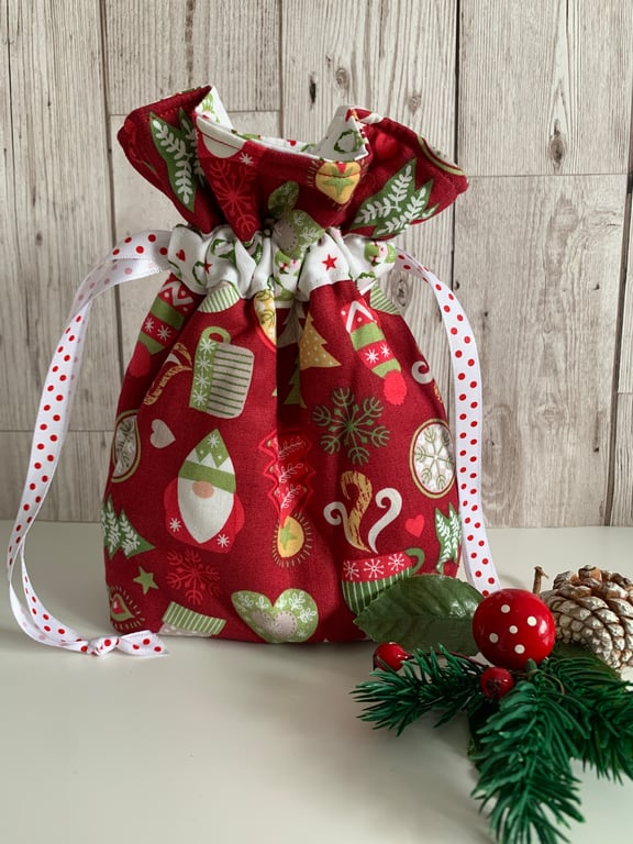 Reusuable gift bag, Drawstring Bag, Gift Bag, Fabric Gift Bag, Gift Wrap