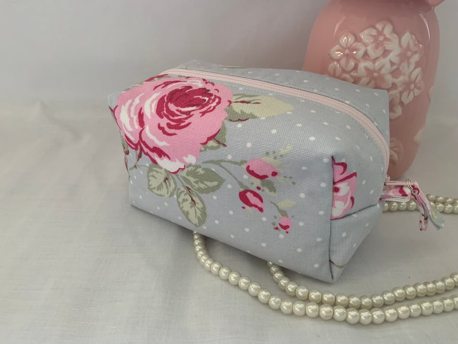 Boxy Cosmetic Bag, Square Zipped Purse, Travel Pouch, Make up Bag