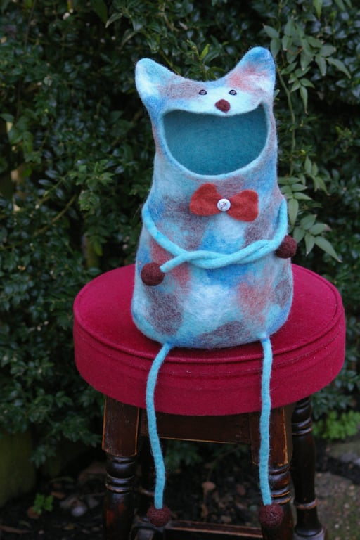 Felted Wool Cat Box – Cozy Charm for Your Home