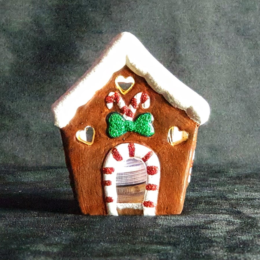 AB24 Gingerbread House Tealight Holder