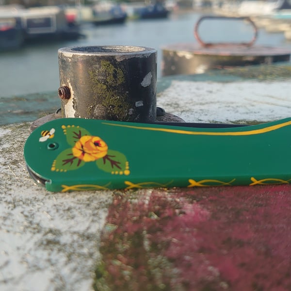 Folding comb in narrowboat folk art style 