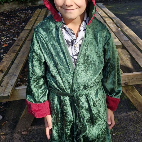 Cute Christmas Elf dressing gown with hood Size Age 8
