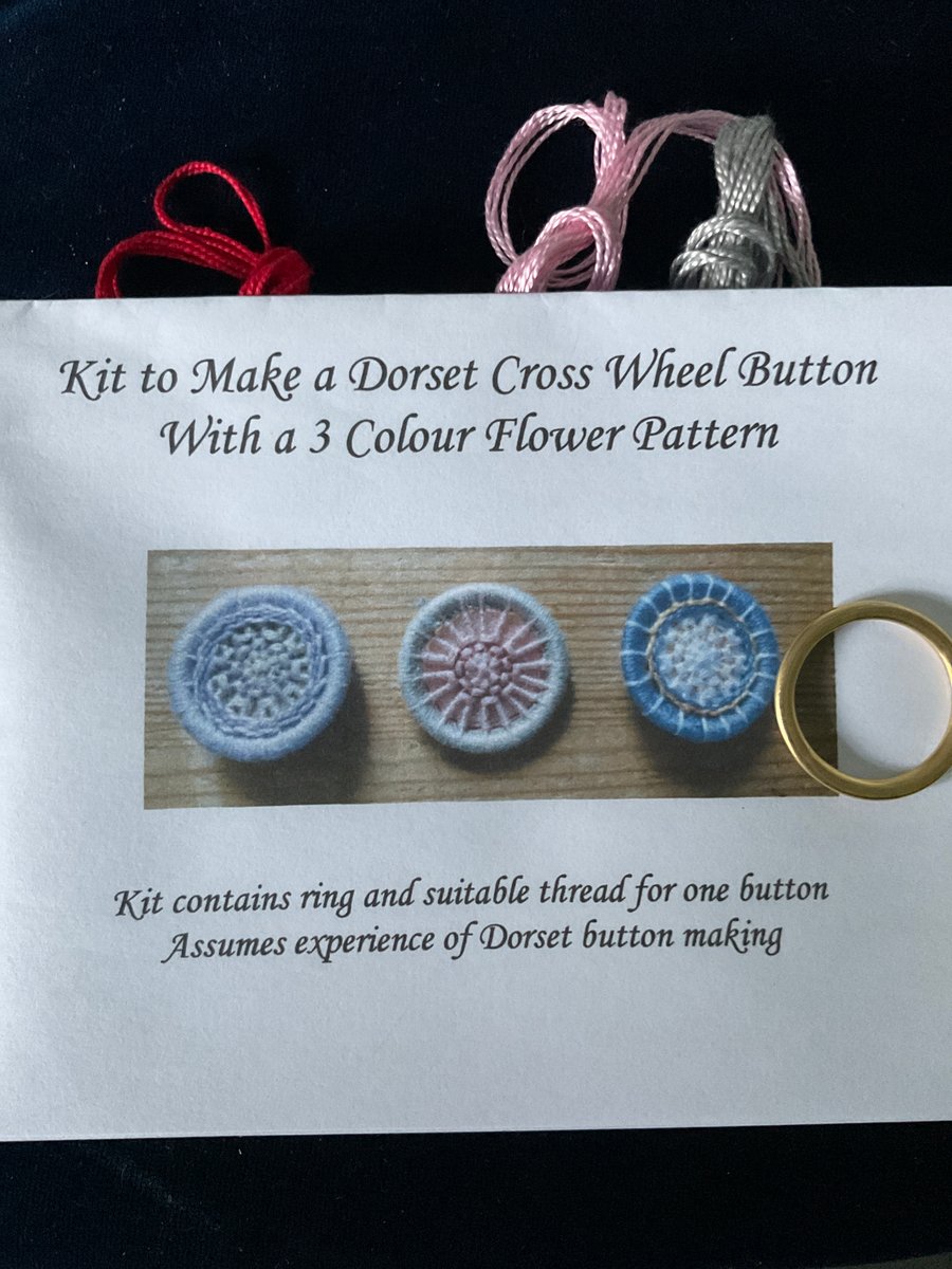 Dorset Button Flower Pattern Kit, Light Grey, Pink and Red, F2