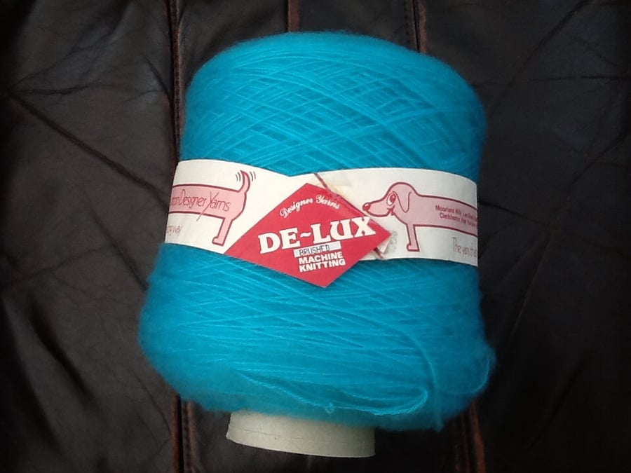 Denys Brunton De-lux Designer yarn, New Vintage, Jade tone Cone 400g