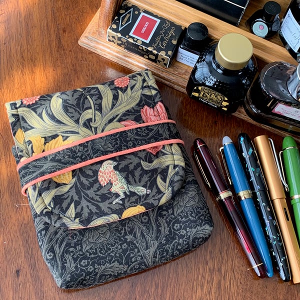 Iris - black: 5-slot fabric fountain pen case