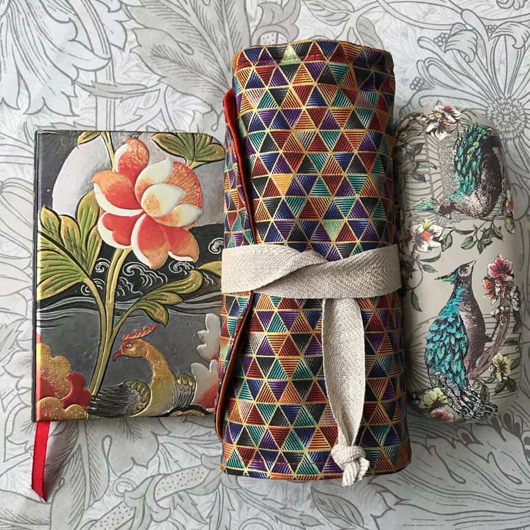 In Coral Seas: 7-slot fountain pen roll