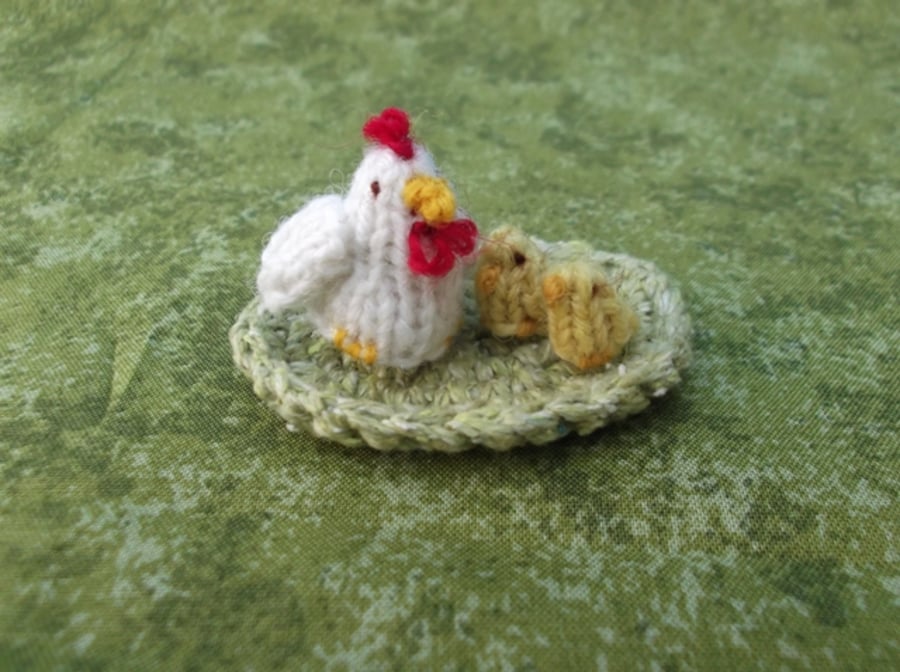 Knitted chicken and chicks