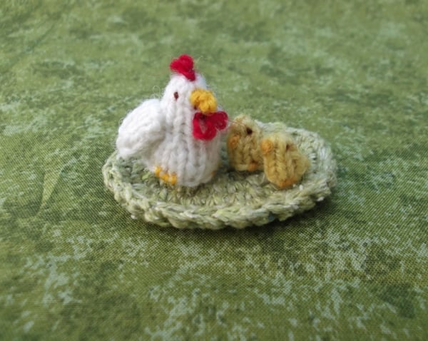 Knitted chicken and chicks