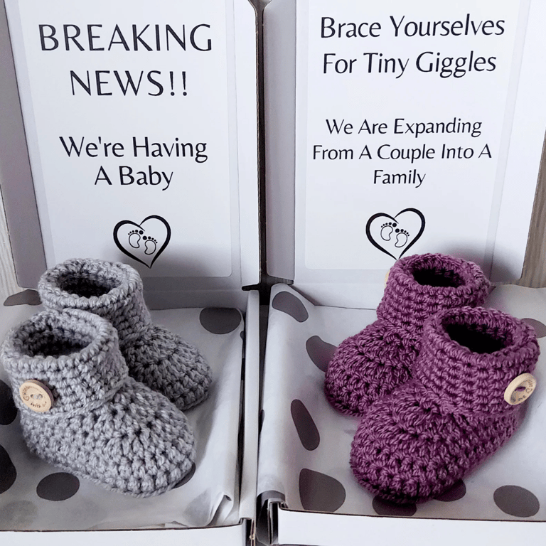 Pregnancy Announcement Gift – Crochet Baby Booties in Box for Family & Friends