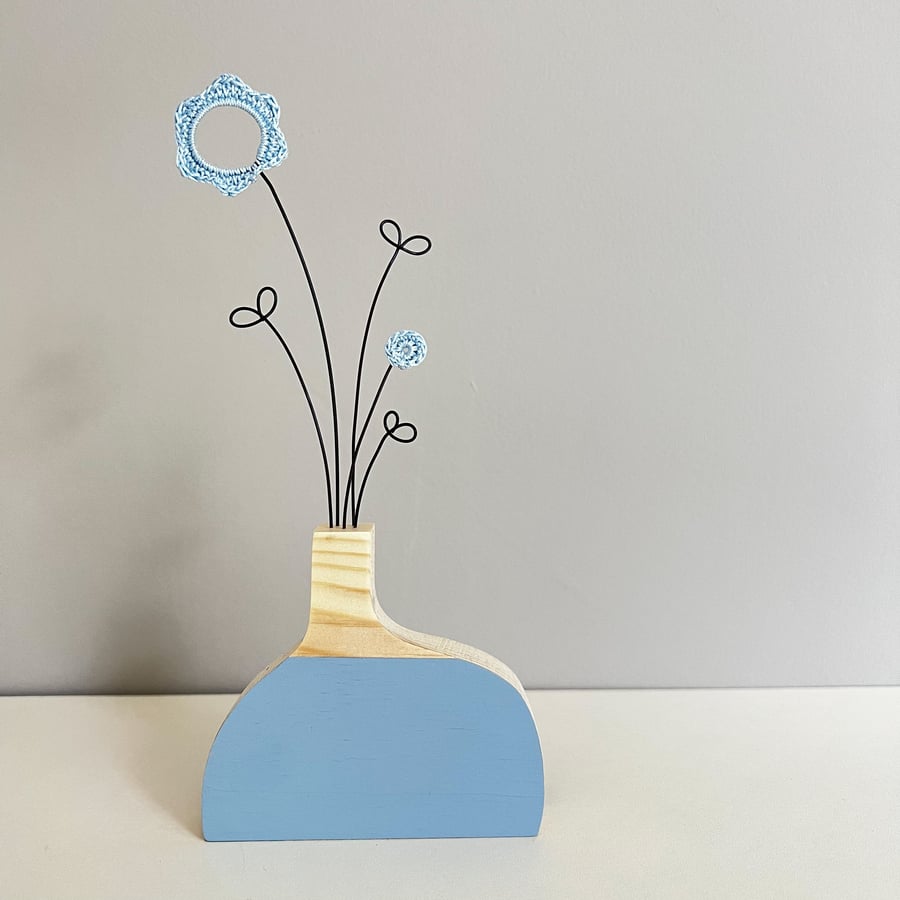Forever flowers in wooden vase small - Soft Blue
