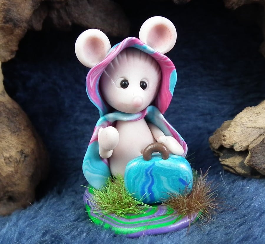 Tiny JourneyMouse 'Sofia' with suitcase OOAK Sculpt by Ann Galvin