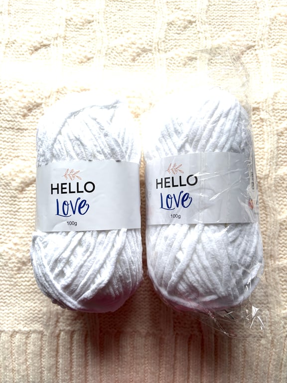 2 balls x 100g Hello Love Chenille Yarn Super Bulky Polyester - White