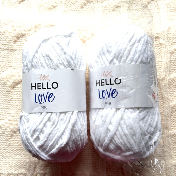 2 balls x 100g Hello Love Chenille Yarn Super Bulky Polyester - White