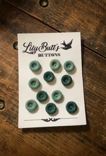 11 Vintage Green Buttons - 18mm