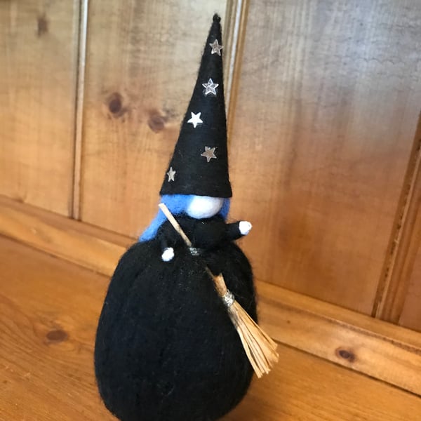 Felt Roving Witch. (387)