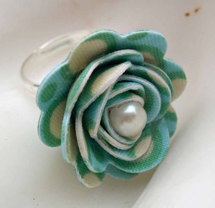 Hardened Circle Green Print Rose Ring