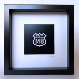 Route M8, framed