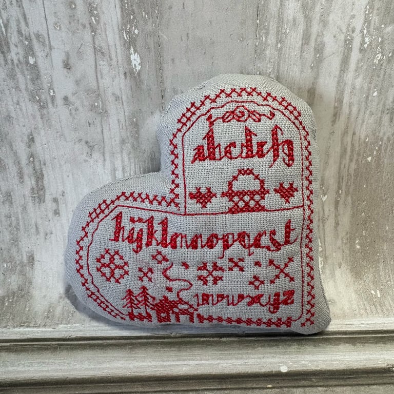 Winter Bowl Filler - Sampler Heart SY 00030