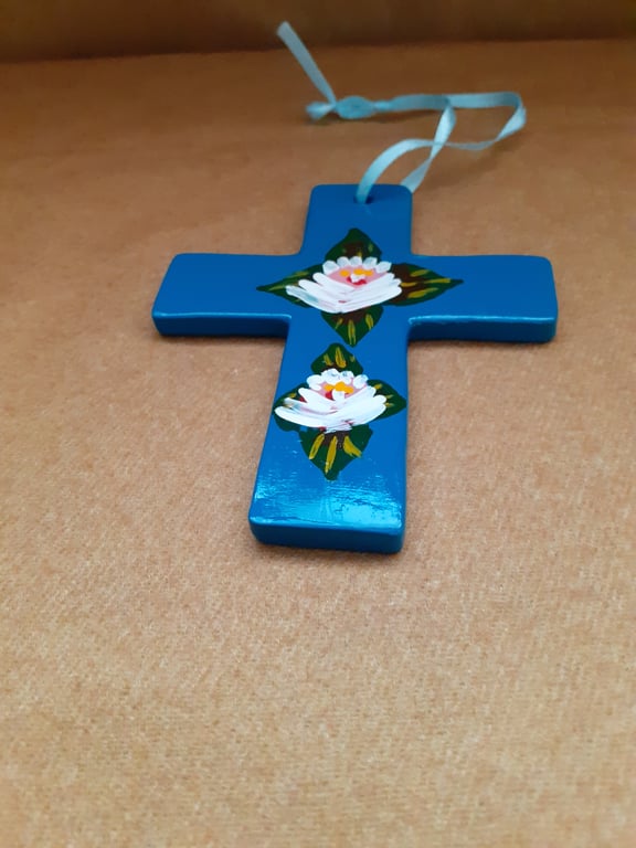 Ceramic hanging cross with canal art style roses and daisies
