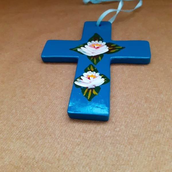 Ceramic hanging cross with canal art style roses and daisies