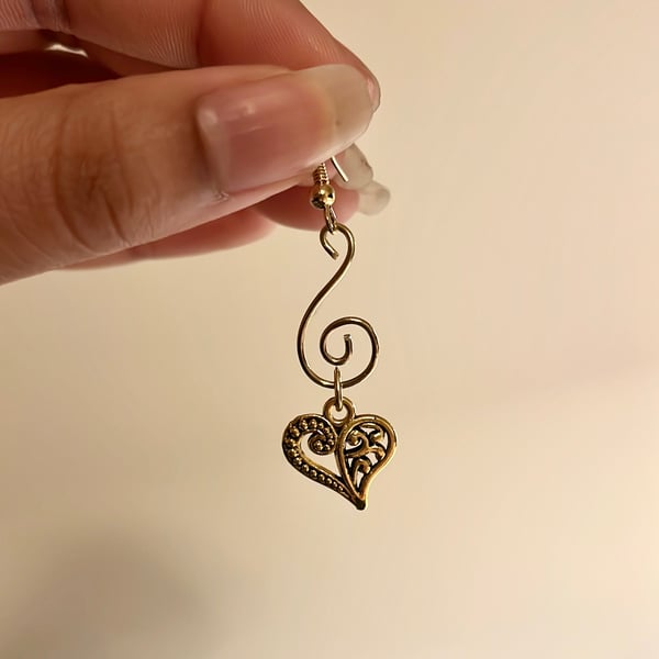 Swirly heart earrings 