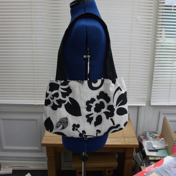 Black and white flower handbag