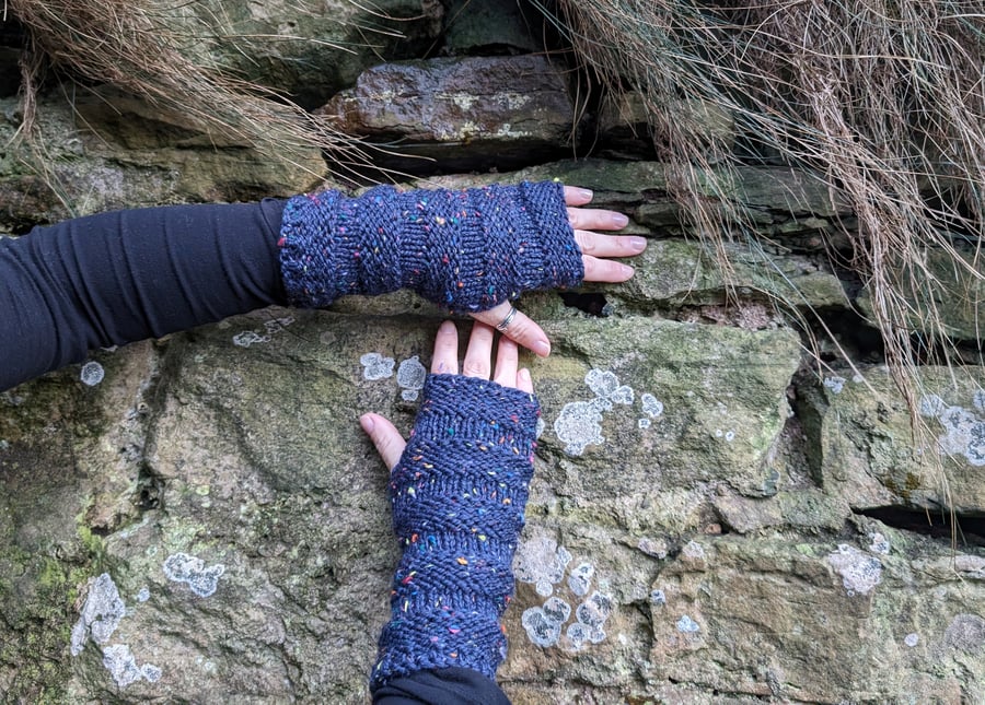 ARM WARMERS long Comfy mittens in dark blue tweed yarn with multicolored speckle