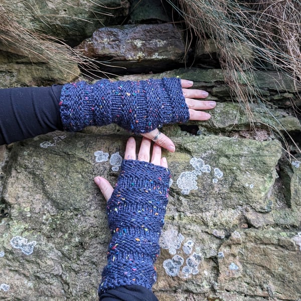 ARM WARMERS long Comfy mittens in dark blue tweed yarn with multicolored speckle