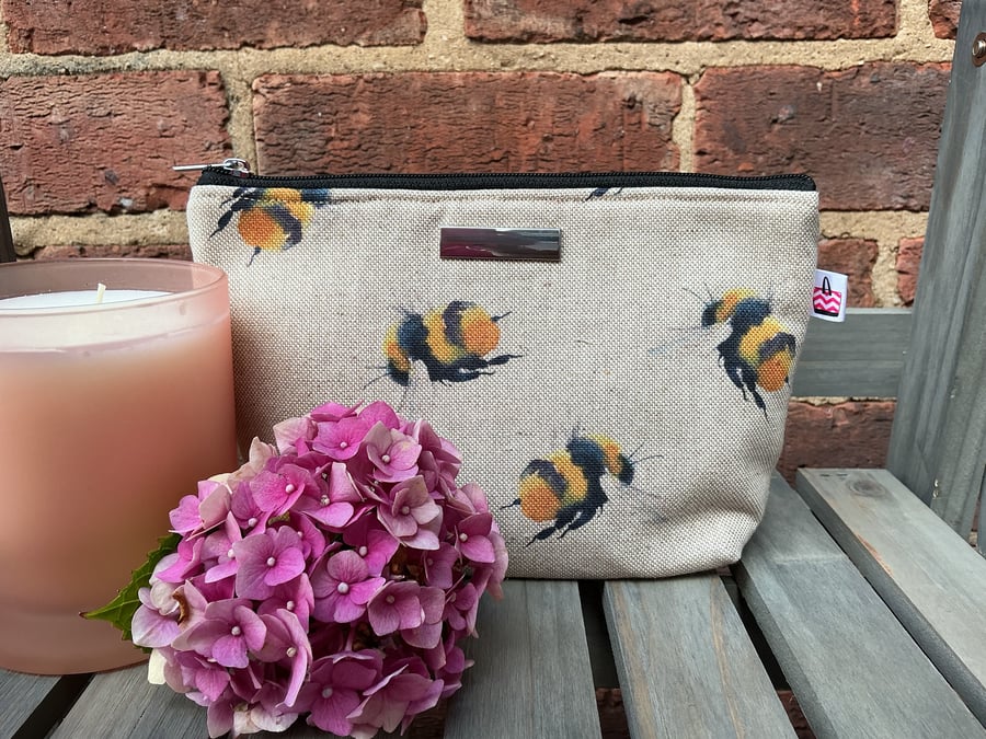 Bee Pattern Zip Pouch