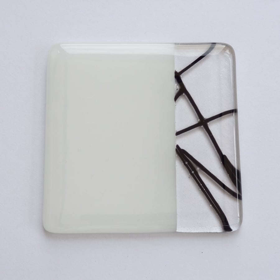 White and black fused glass coaster, 9cm, handcrafted (0197)