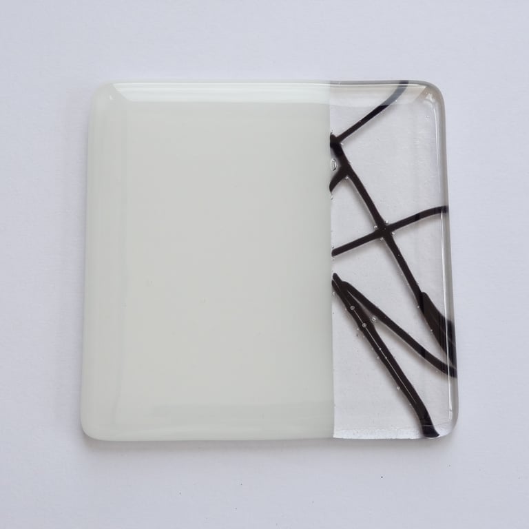 White and black fused glass coaster, 9cm, handcrafted (0197)