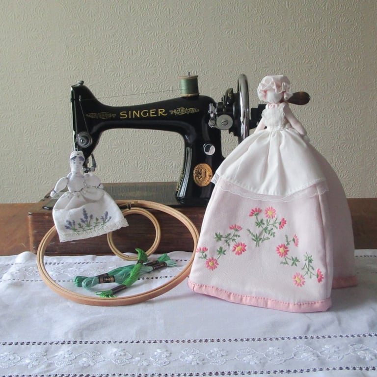 Hedgehog needle and Green thread