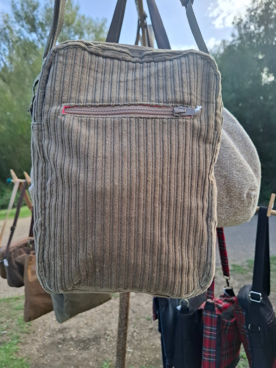 Taupe corduroy boxy bag