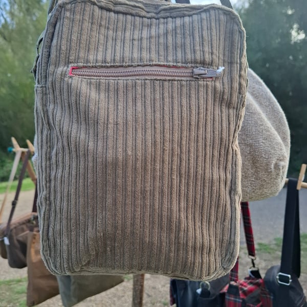 Taupe corduroy boxy bag