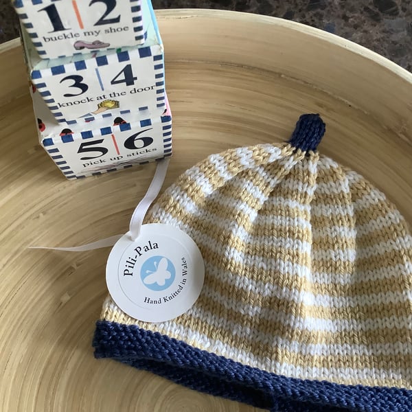 Hand Knitted Baby Hat Beanie Style 0-6 Months 