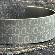 Geometric hedgehog pattern cuff bracelet grey