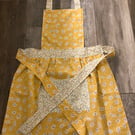 Reversible ladies apron