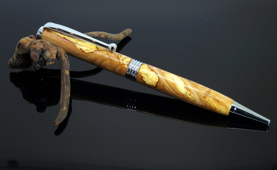 Streamline pen in spalted Lilac