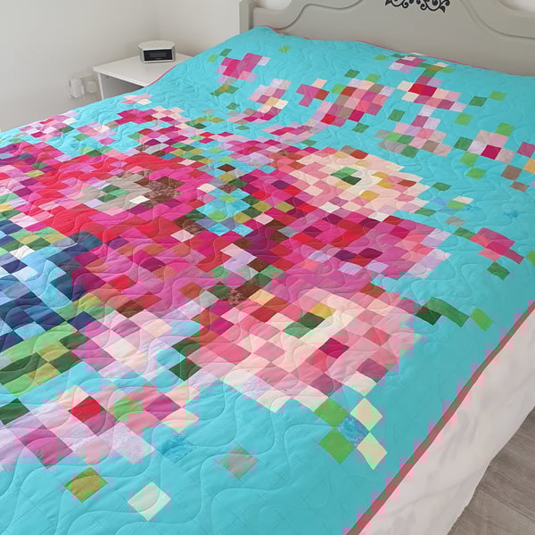 HANDMADE QUILTED THROW - Pixelated flower vase