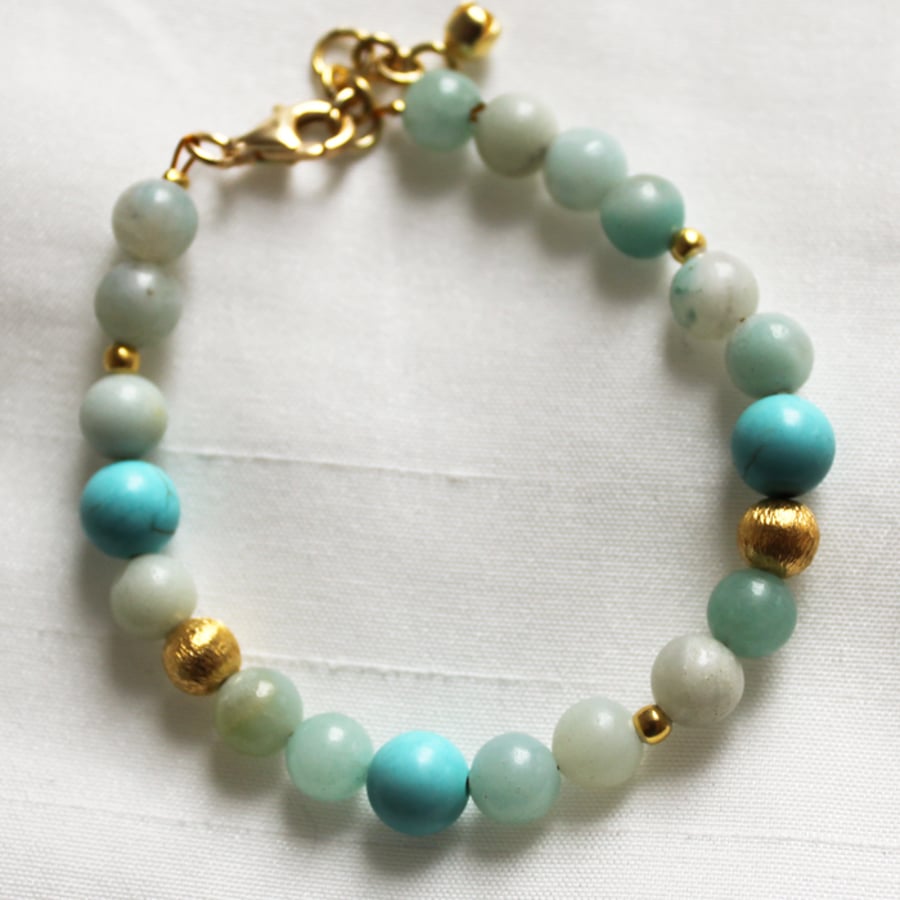 Ocean blue natural gemstone bracelet (Amazonite, Howlite, goldplated 925Silver)