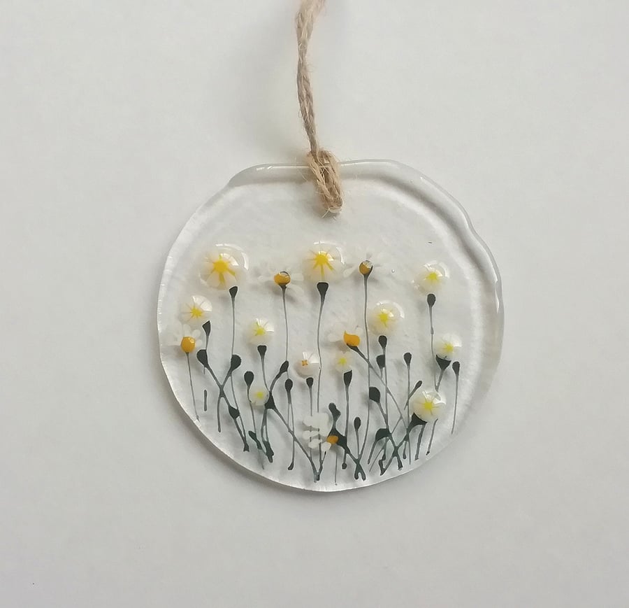 Fused Glass Daisy Suncatcher: Hand-Painted Floral Window Hanger