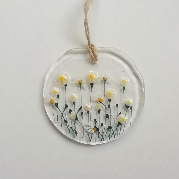 Fused Glass Daisy Suncatcher: Hand-Painted Floral Window Hanger