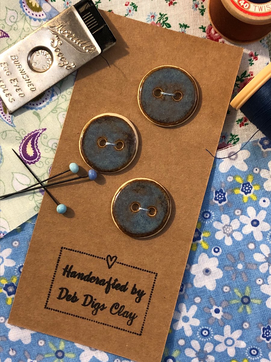 Set of 3 handcrafted ceramic buttons in rutile blue