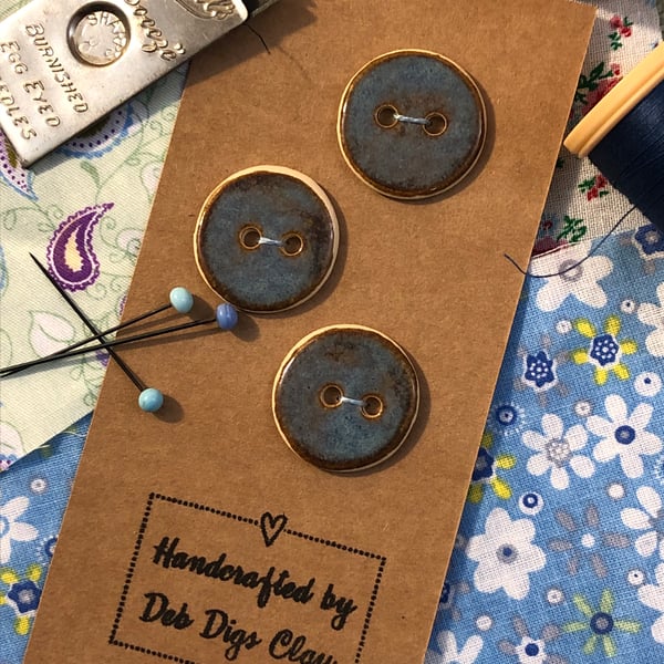 Set of 3 handcrafted ceramic buttons in rutile blue